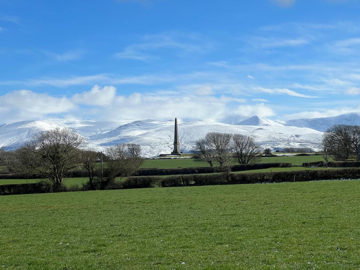 3 Bed Detached Cottage- Log Burner Mountain Views Beaumaris Exterior photo