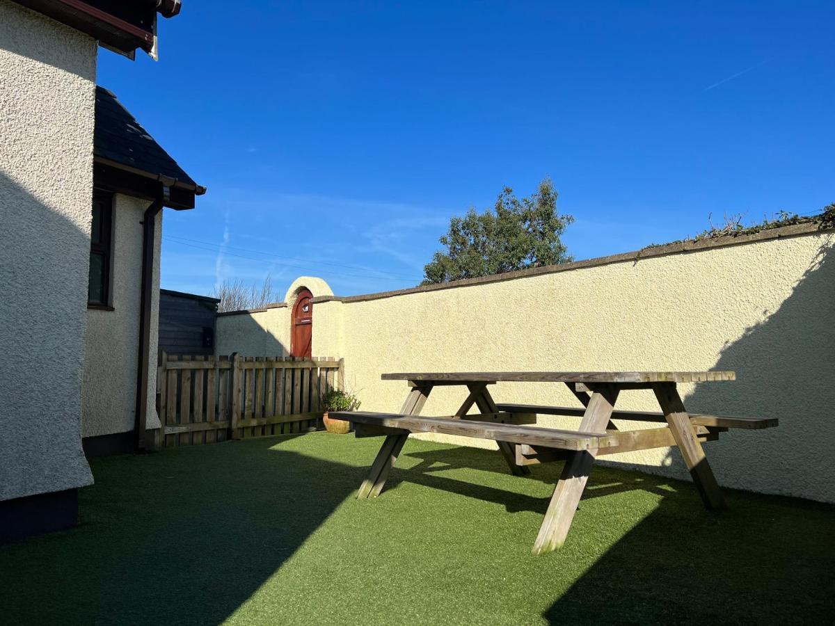 3 Bed Detached Cottage- Log Burner Mountain Views Beaumaris Exterior photo