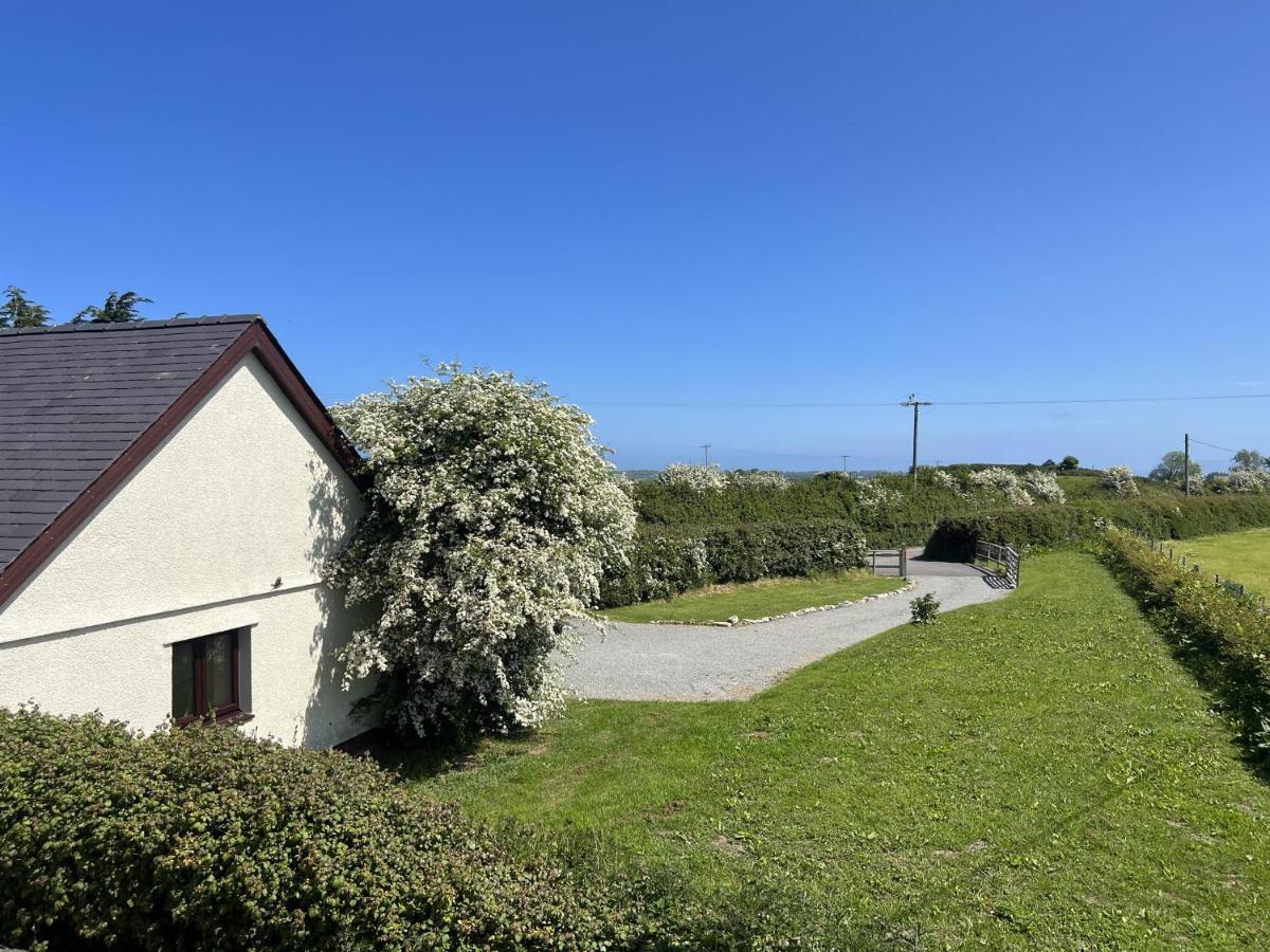3 Bed Detached Cottage- Log Burner Mountain Views Beaumaris Exterior photo