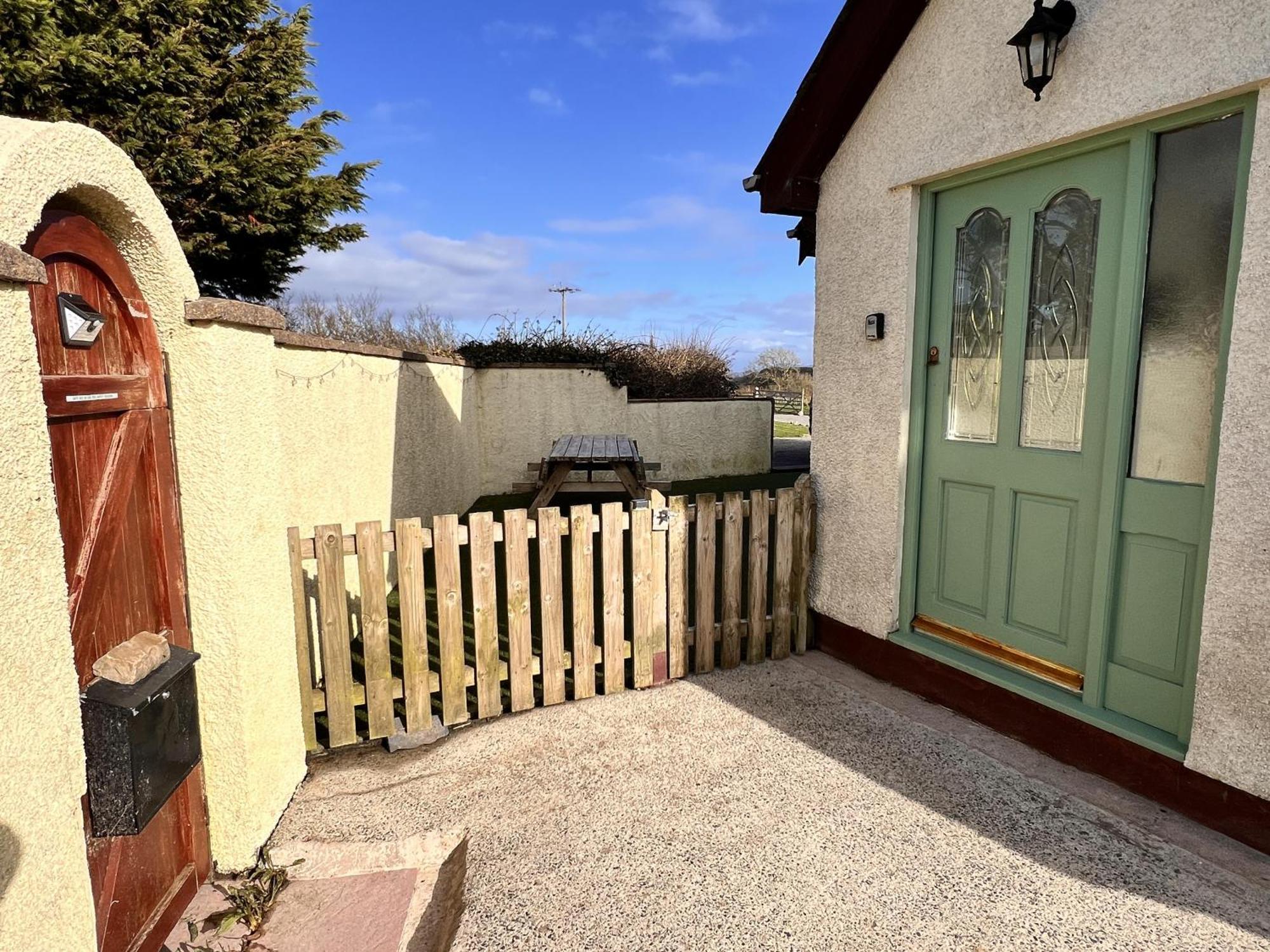 3 Bed Detached Cottage- Log Burner Mountain Views Beaumaris Exterior photo