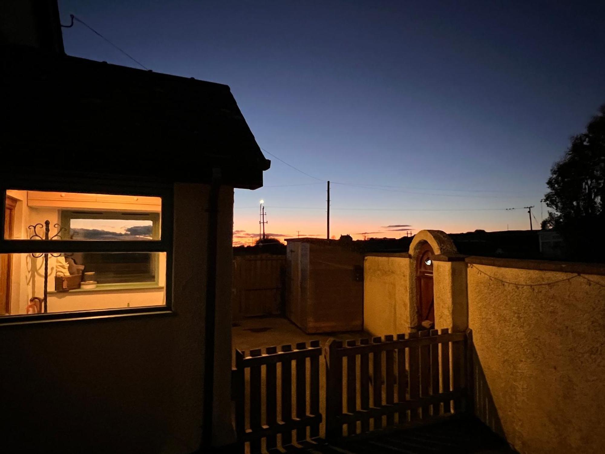 3 Bed Detached Cottage- Log Burner Mountain Views Beaumaris Exterior photo
