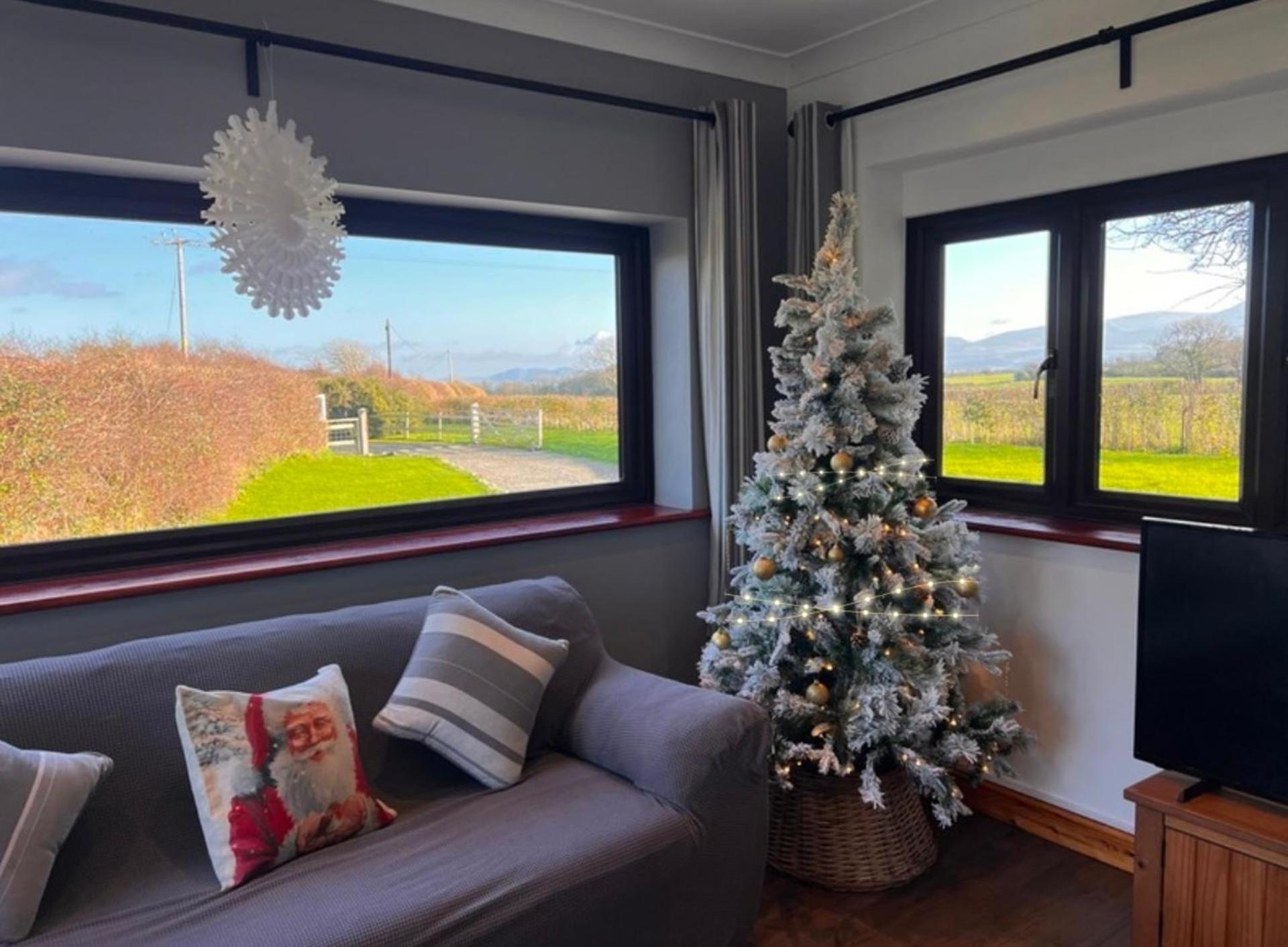 3 Bed Detached Cottage- Log Burner Mountain Views Beaumaris Exterior photo