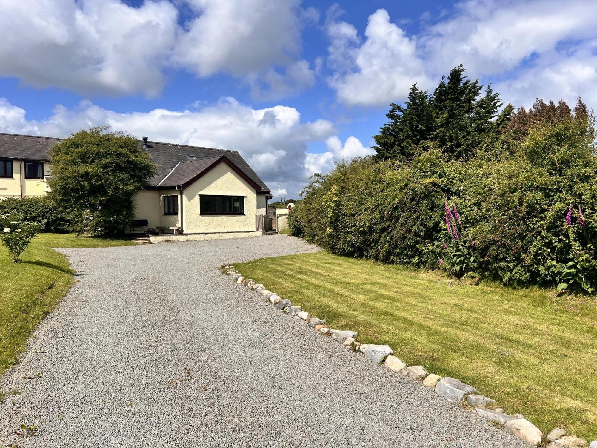 3 Bed Detached Cottage- Log Burner Mountain Views Beaumaris Exterior photo