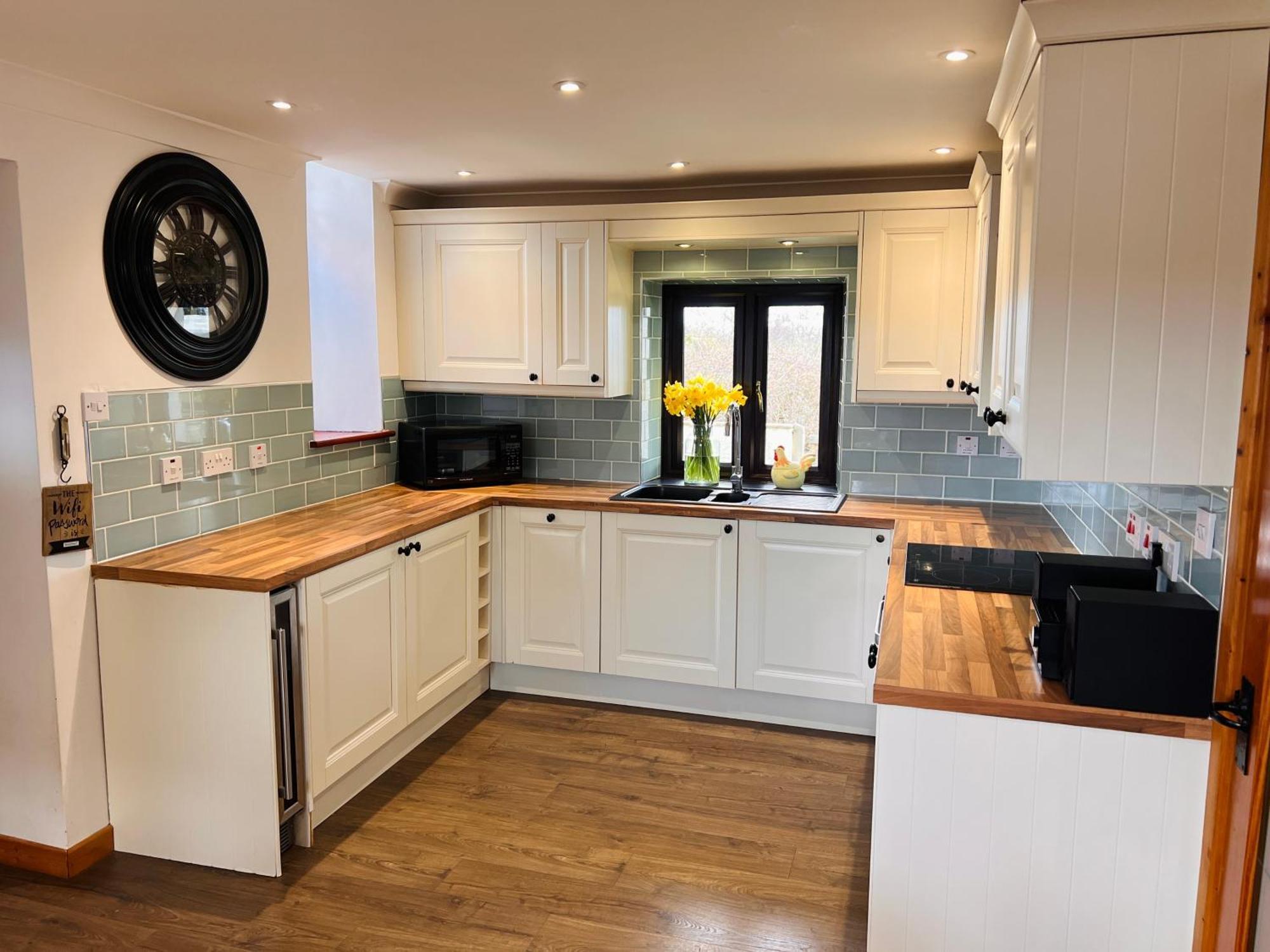 3 Bed Detached Cottage- Log Burner Mountain Views Beaumaris Exterior photo